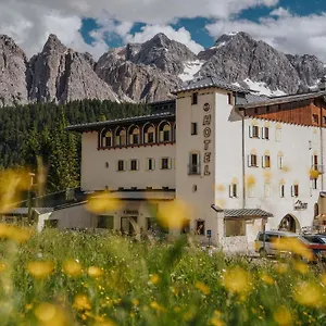 *** Hotel Passo Tre Croci Cortina Italie